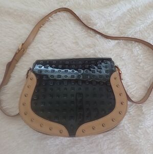 ARCADIA 🥰 UNIQUE Black and Tan Patent Leather Flap Bag. 10x12 EUC